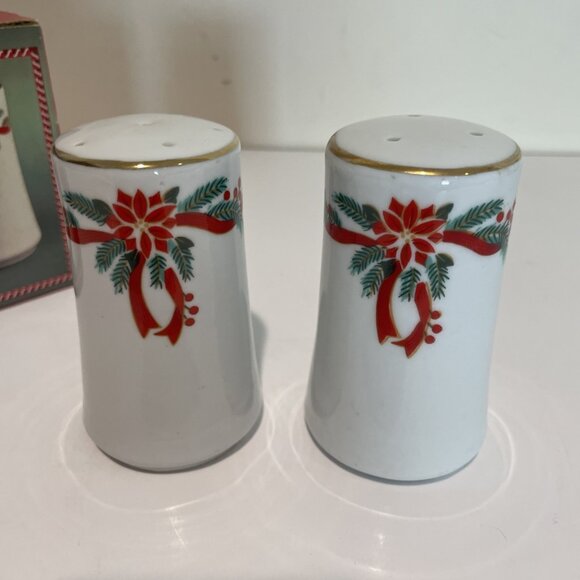 Vintage Christmas Poinsettia & Ribbons Salt and Pepper Shaker Set Holiday KMart - Picture 4 of 8